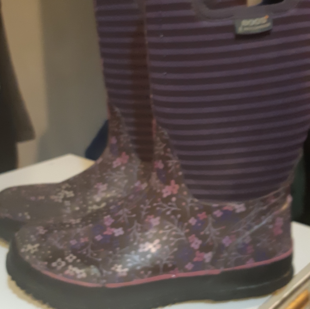 BOGS winter boots/rain boots for girls size 5